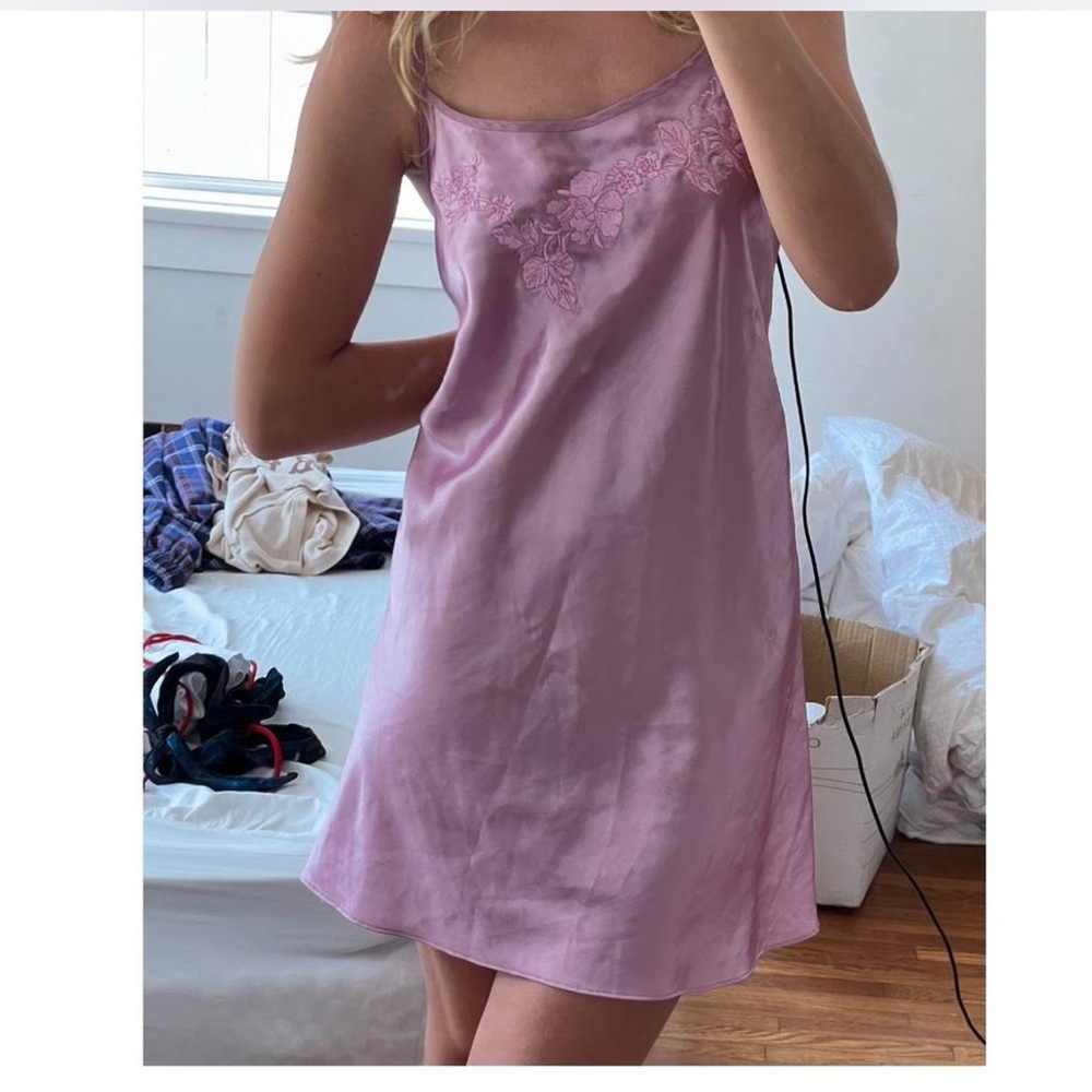 Dusty rose vintage slip dress w flower embroidery - adjustable straps size large